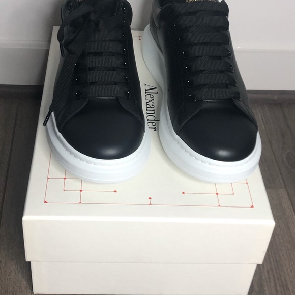 Alexander McQueen Men's Oversized Sneakers Black - Picture 7 of 15